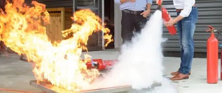 Feuerlöschtraining Löschen - Schweizer Brandschutzshop